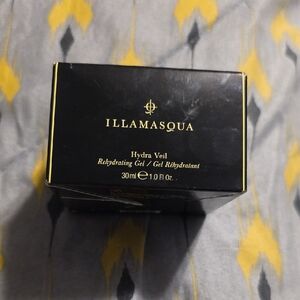 Illamasqua Hydra Veil Gel in Black and Gold